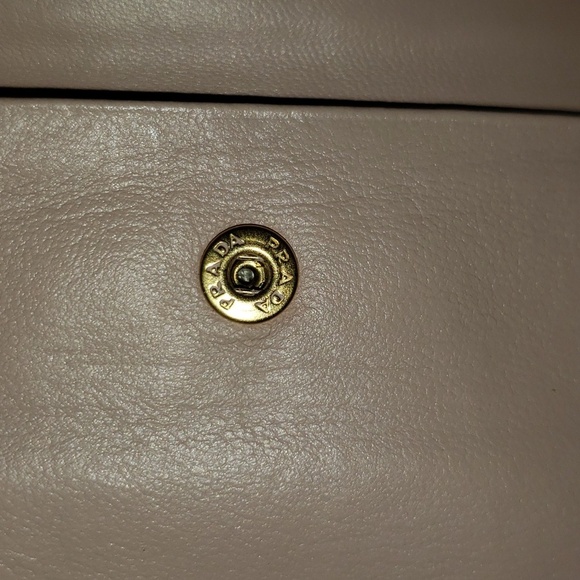 Authentic Prada Wallet on Chain - Picture 8 of 12